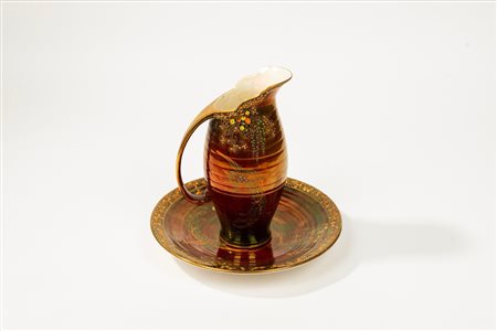 Brocca e piatto in ceramica smaltata policroma a fondo rosso rame, Manifattura Crown Devon, Inghilterra, secolo XX