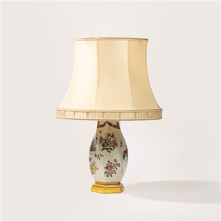 Vaso spiraliforme montato a lampada in porcellana policroma Samson. Secolo XIX