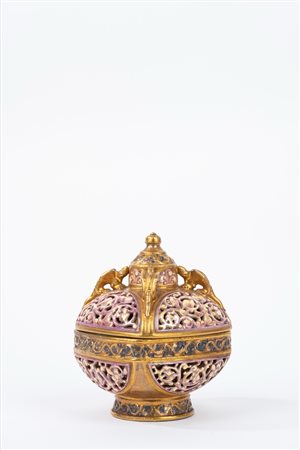 Vaso in porcellana policroma e dorata con coperchio, manifattura  Zsolnay, prima metà del secolo XX
