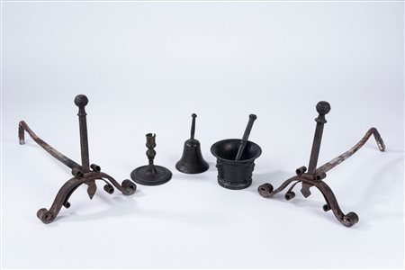 Lotto composto da cinque oggetti in bronzo