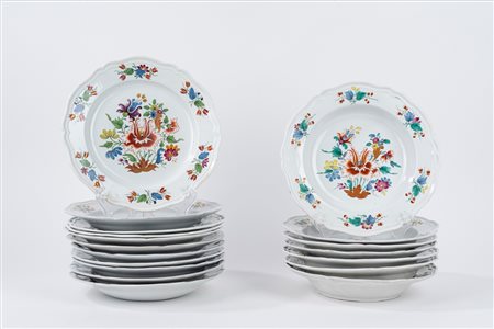 Parte di servizio in maiolica con decoro al tulipano, Manifattura Ginori secolo XIX