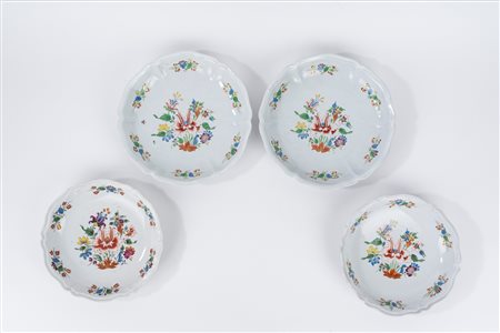 Quattro piatti da portata in maiolica con decoro al tulipano, manifattura Ginori secolo XIX
