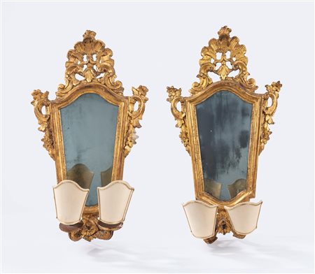 Coppia di specchiere a ventolina in legno intagliato e dorato, secolo XIX