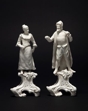 Due figure in terraglia smaltata raffiguranti gentiluomo e gentildonna con ventaglio, manifattura veneta, secolo XVIII