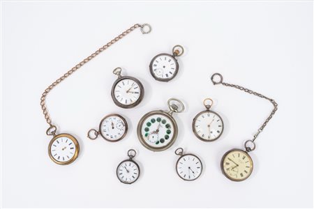 Lotto di 9 orologi da tasca in metalli diversi, fine secolo XIX - inizi secolo XX
