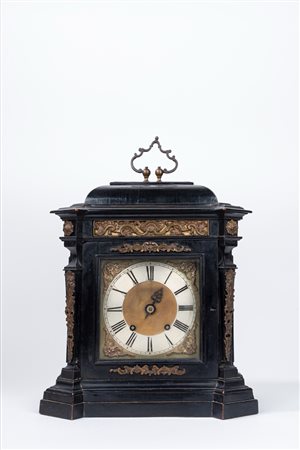 Pendola romana in legno ebanizzato e applicazioni in bronzo