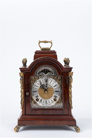 Pendoletta romana con fasi lunari