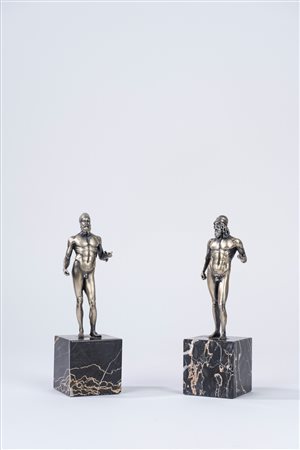 Coppia di sculture in argento raffiguranti i Bronzi di Riace