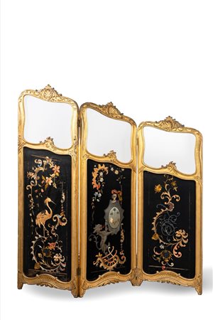 Paravento a tre ante in legno intagliato e dorato e pannelli ricamati in seta, secolo XIX