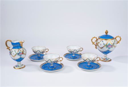 Parte di servizio da caffè in porcellana, manifattura di Limonges, Francia