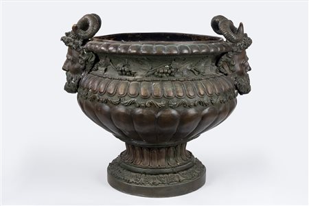 Grande braciere in bronzo con teste di fauni, inizi secolo XX