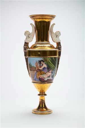 Grande vaso biansato in porcellana a fondo dorato, Manifattura di Parigi, inizio del XIX secolo