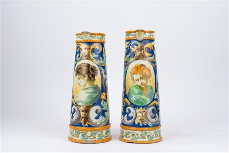Due brocche in maiolica policroma, manifattura italiana secolo XX