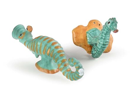 C.a.s. Vietri () Lotto di un candeliere ed un attaccapanni a forma di...