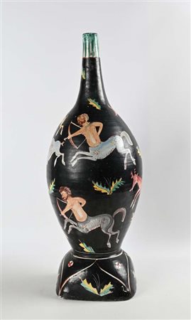 C.a.s. Vietri () Centauri a caccia Grande vaso in ceramica policroma smaltata...