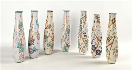 () Lotto di 7 vasi in ceramica dipinta Decorati a motivi vegetali e animali...