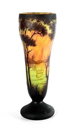 Daum Nancy () Vaso in vetro nei colori dell'arancio e del verde decorato con...