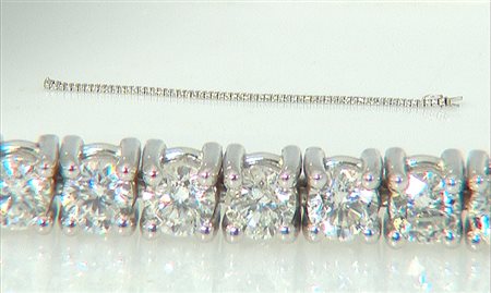 BRACCIALE BRACCIALE TENNIS. In oro bianco 18 kt interamente percorso da...
