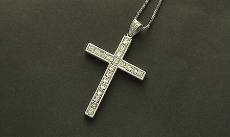 CIONDOLO CIONDOLO. In oro bianco 18 kt a croce con diamanti taglio ovale,...