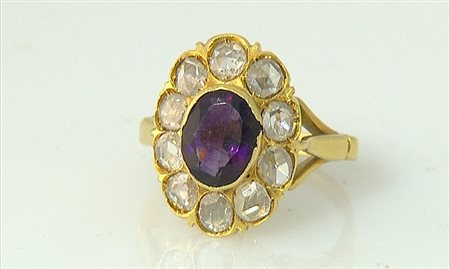 ANELLO ANELLO. In oro giallo 18 kt sommità a fiore centrata da ametista...