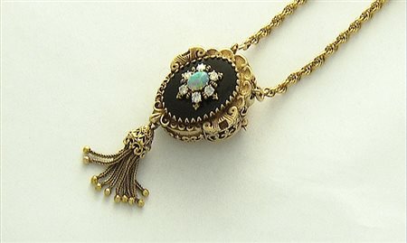 COLLANA COLLANA. In oro giallo 14 kt maglia a cordone ritorto con centrale...