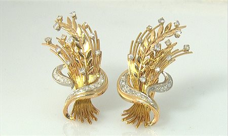 ORECCHINI COPPIA DI ORECCHINI. In oro giallo e bianco 18 kt a ramages...