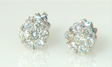 ORECCHINI COPPIA DI ORECCHINI. In oro bianco 18 kt perno e clip realizzati a...