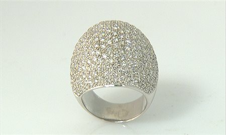 ANELLO ANELLO. In oro bianco 18 kt a cupola interamente in diamanti taglio...