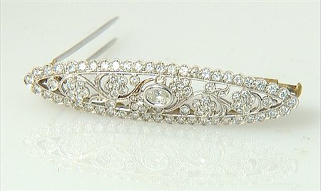 SPILLA SPILLA. In oro giallo e bianco 18 kt di ispirazione anni '30 ma di più...