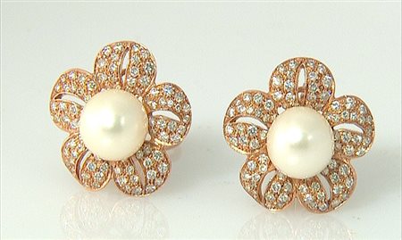 ORECCHINI COPPIA DI ORECCHINI. In oro rosa 18 kt, perno e clip, montatura a...