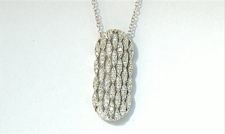 CIONDOLO CIONDOLO. In oro bianco 18 kt di forma ovalizzata con motivi a...