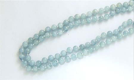 COLLANA COLLANA. Ad un lungo filo in sfere di acquamarine milk.Gr 239,40;...