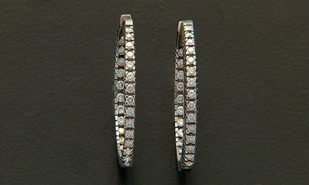 ORECCHINI COPPIA DI ORECCHINI. In oro bianco 18 kt perno e clip realizzati a...