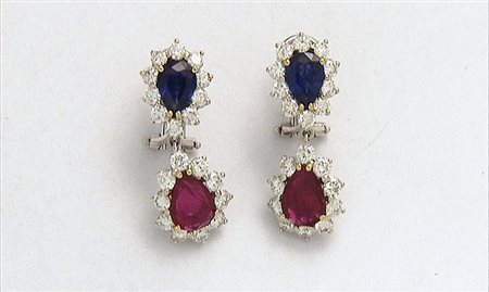 ORECCHINI COPPIA DI ORECCHINI PENDENTI. In oro bianco 18 kt perno e clip con...