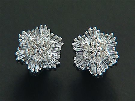 ORECCHINI COPPIA DI ORECCHINI. In oro bianco bassa caratura perno avvitabile...