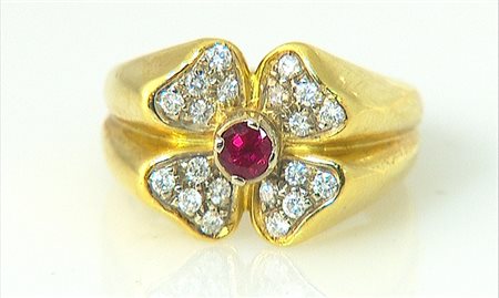 ANELLO ANELLO. In oro bianco e giallo 18 kt internamente foderato