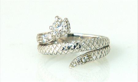 ANELLO ANELLO. In oro bianco 18 kt montatura a serpente con diamante taglio...