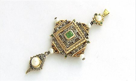 CIONDOLO CIONDOLO. In oro giallo 18, 12 kt ed argento di gusto ottocentesco...