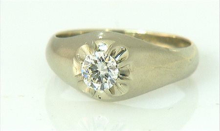 ANELLO ANELLO. In oro bianco 18 kt centrato da diamante taglio brillante...