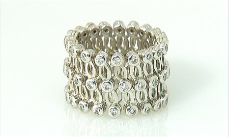 ANELLO ANELLO ETERNEL. In oro bianco 18 kt a fascia, montatura estendibile e...