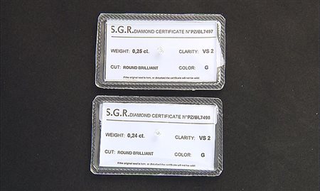 PIETRE SCIOLTE LOTTO DI DUE DIAMANTI IN BLISTER. Taglio brillante di cts....