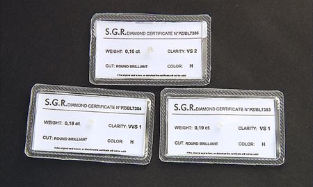 PIETRE SCIOLTE LOTTO DI TRE DIAMANTI IN BLISTER. Taglio brillante di cts....