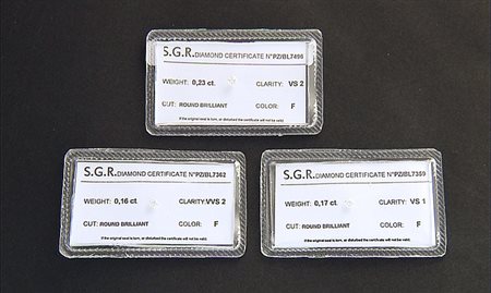 PIETRE SCIOLTE LOTTO DI TRE DIAMANTI IN BLISTER. Taglio brillante di cts....