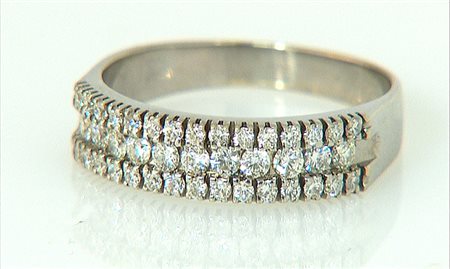 ANELLO ANELLO. In oro bianco 18 kt con tre file di diamanti taglio brillante...