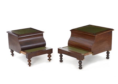 MOBILE DEL XIX SECOLO DUE SCALETTE DA BIBLIOTECA IMPIALLACCIATE IN MOGANO,...