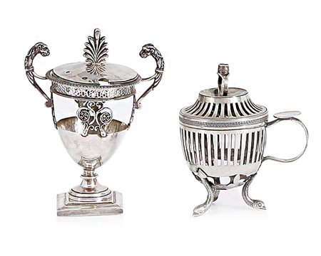 ARGENTI D'EPOCA UNA MOSTARDIERA IN AREGENTO, PARIGI, 1797-1809, a coppa con...