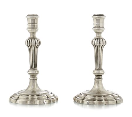 ARGENTI D'EPOCA COPPIA DI CANDELIERI DA TRUMEAU IN ARGENTO, VENEZIA, XVIII...