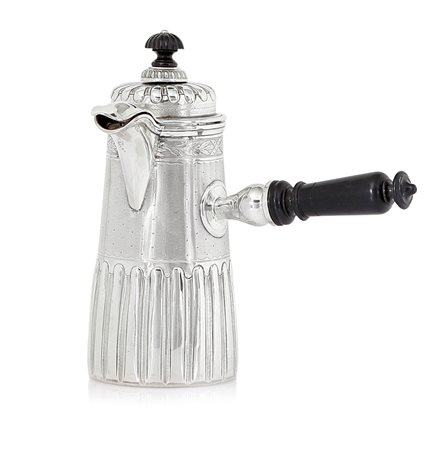 ARGENTI D'EPOCA CIOCCOLATIERA CON MANICO TRAVERSO, FRANCIA, XIX SECOLO,...