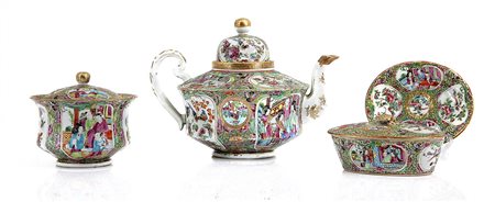 ARTE ORIENTALE SERVIZIO DA TE IN PORCELLANA, CINA, CANTON, FINE XIX SECOLO,...