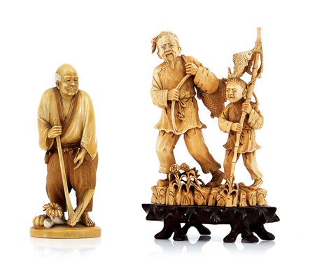 AVORIO DUE SCULTURE IN AVORIO, CINA, XX SECOLO, raffiguranti un gruppo con...